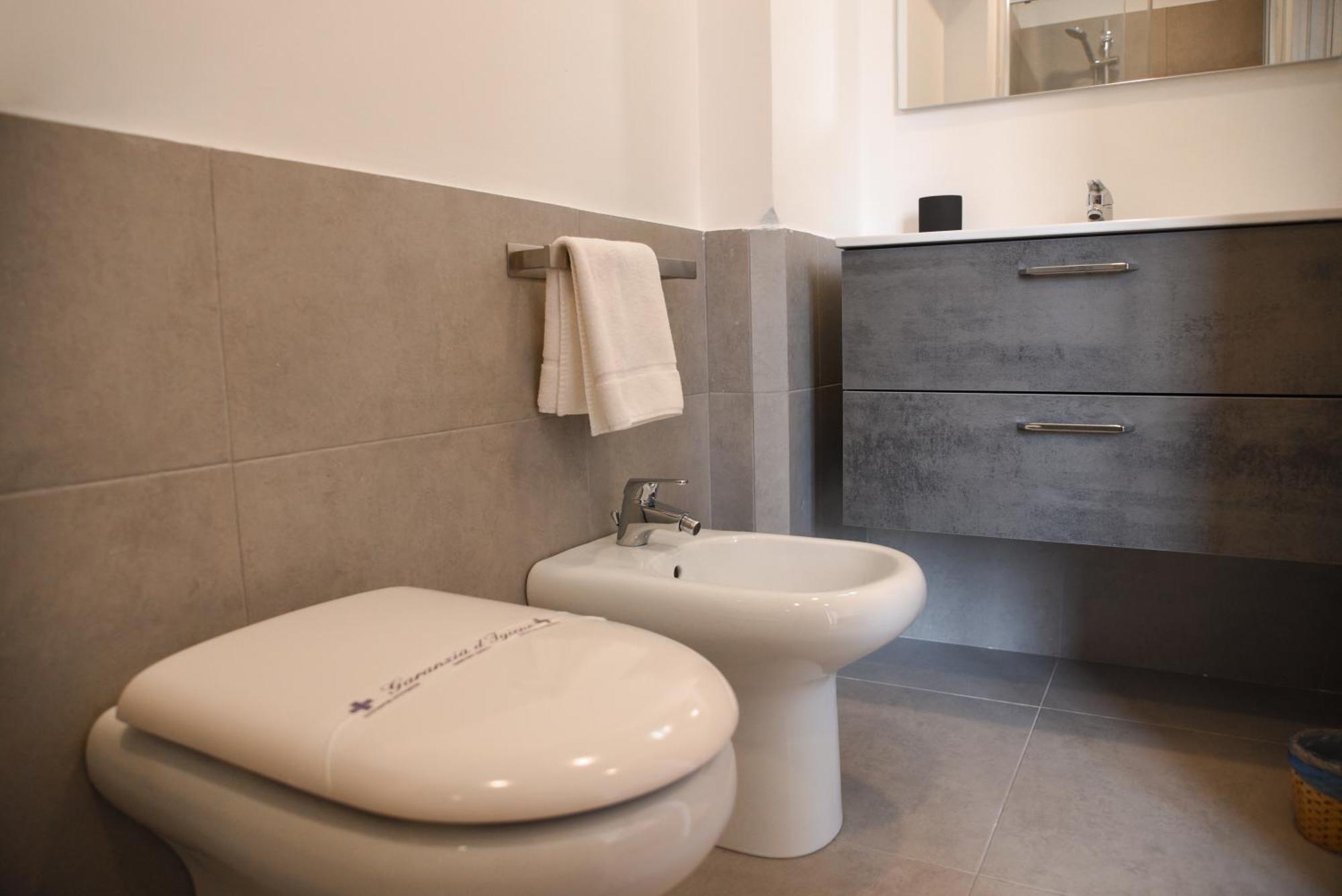 Appartamento Downtown Umberto 74 Napoli Esterno foto