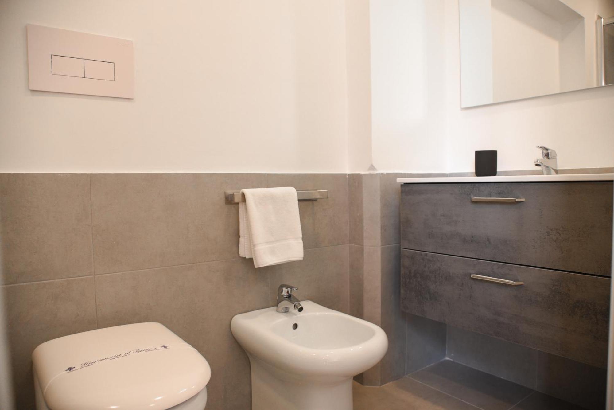 Appartamento Downtown Umberto 74 Napoli Esterno foto